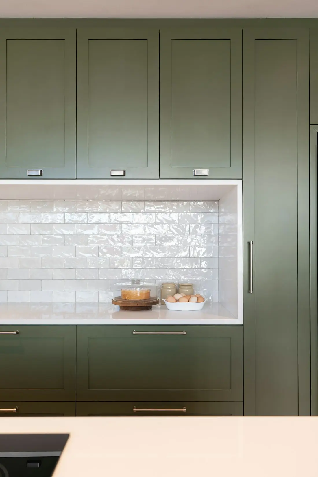 Kitchen niche in glazed brick — Zellige-style, 2½×8 in.